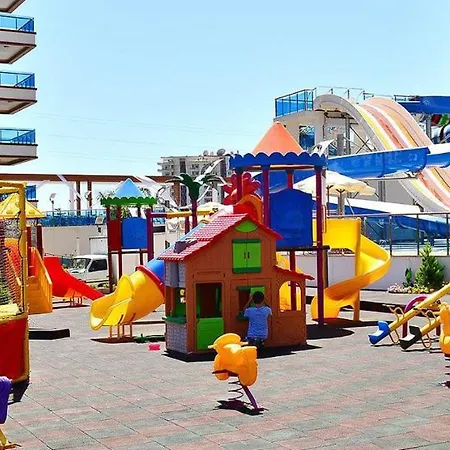 Azura Park -- шикарное место для вас -- вид на море, на бассейн, горный воздух и свой пляж - забронируйте сейчас