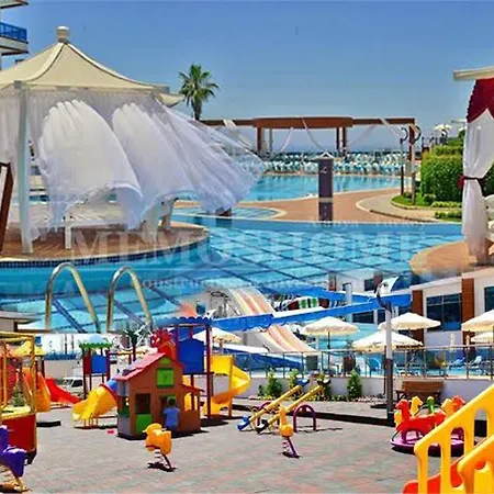 Azura Park -- шикарное место для вас -- вид на море, на бассейн, горный воздух и свой пляж - забронируйте сейчас Apartment Alanya
