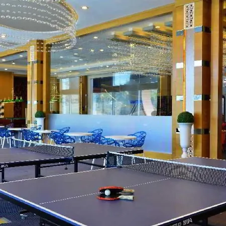 Apartment Azura Park -- шикарное место для вас -- вид на море, на бассейн, горный воздух и свой пляж - забронируйте сейчас